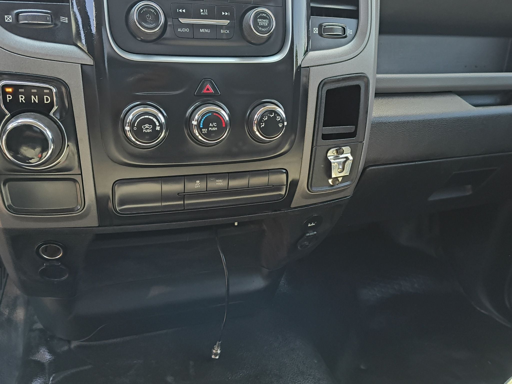 2020 RAM 1500 2 PTS ST V6 36L TA AAC