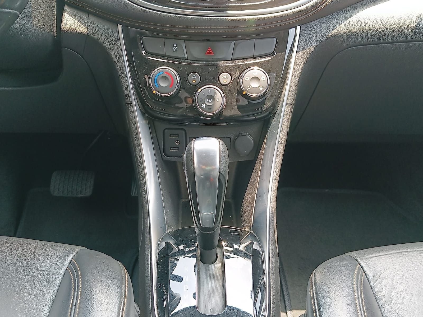 2020 Chevrolet TRAX 5 PTS PREMIER 18L TA PIEL QC F NIEBLA RA-18