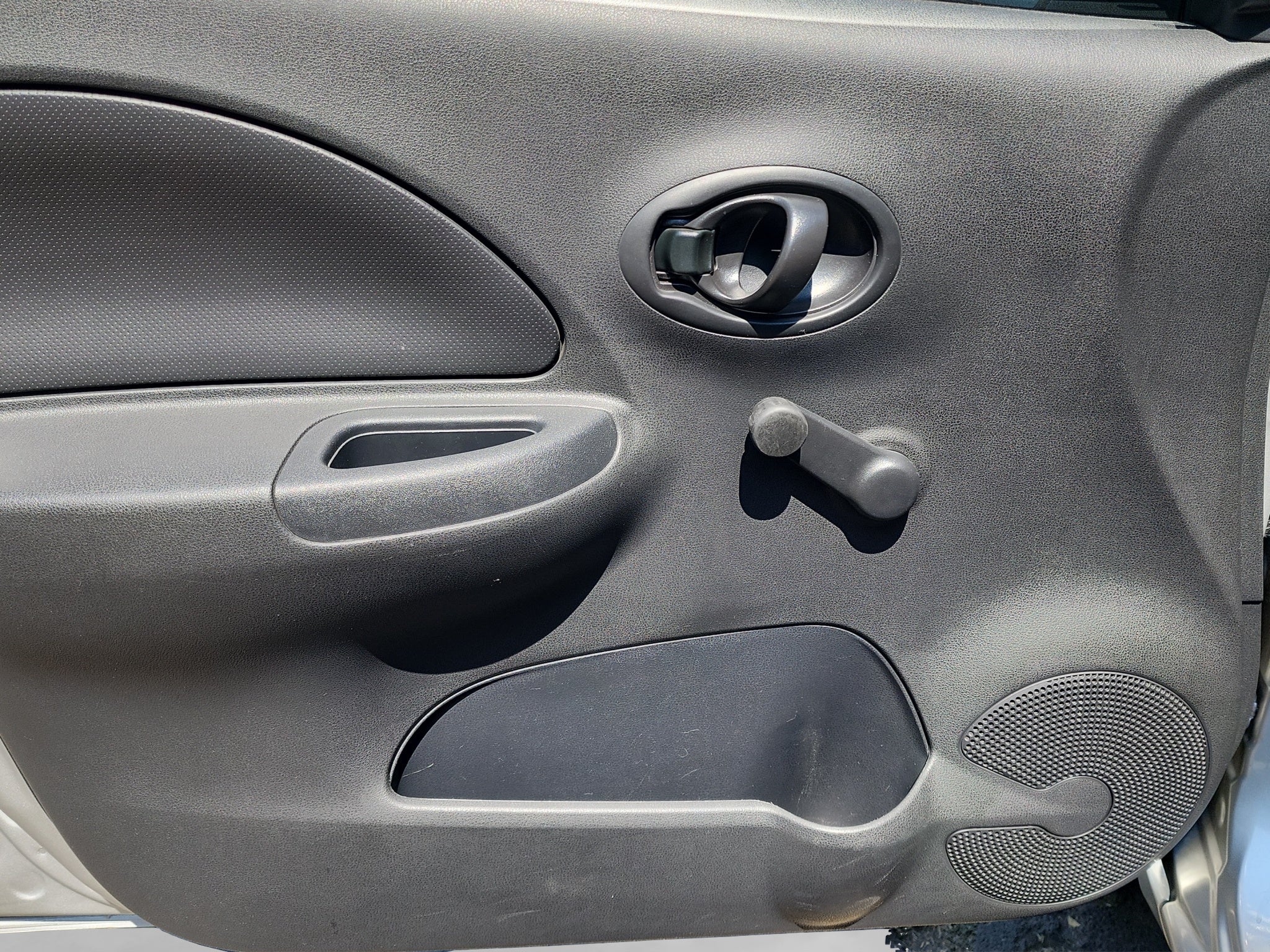 2023 Nissan MARCH 5 PTS HB SENSE TA AAC R-14