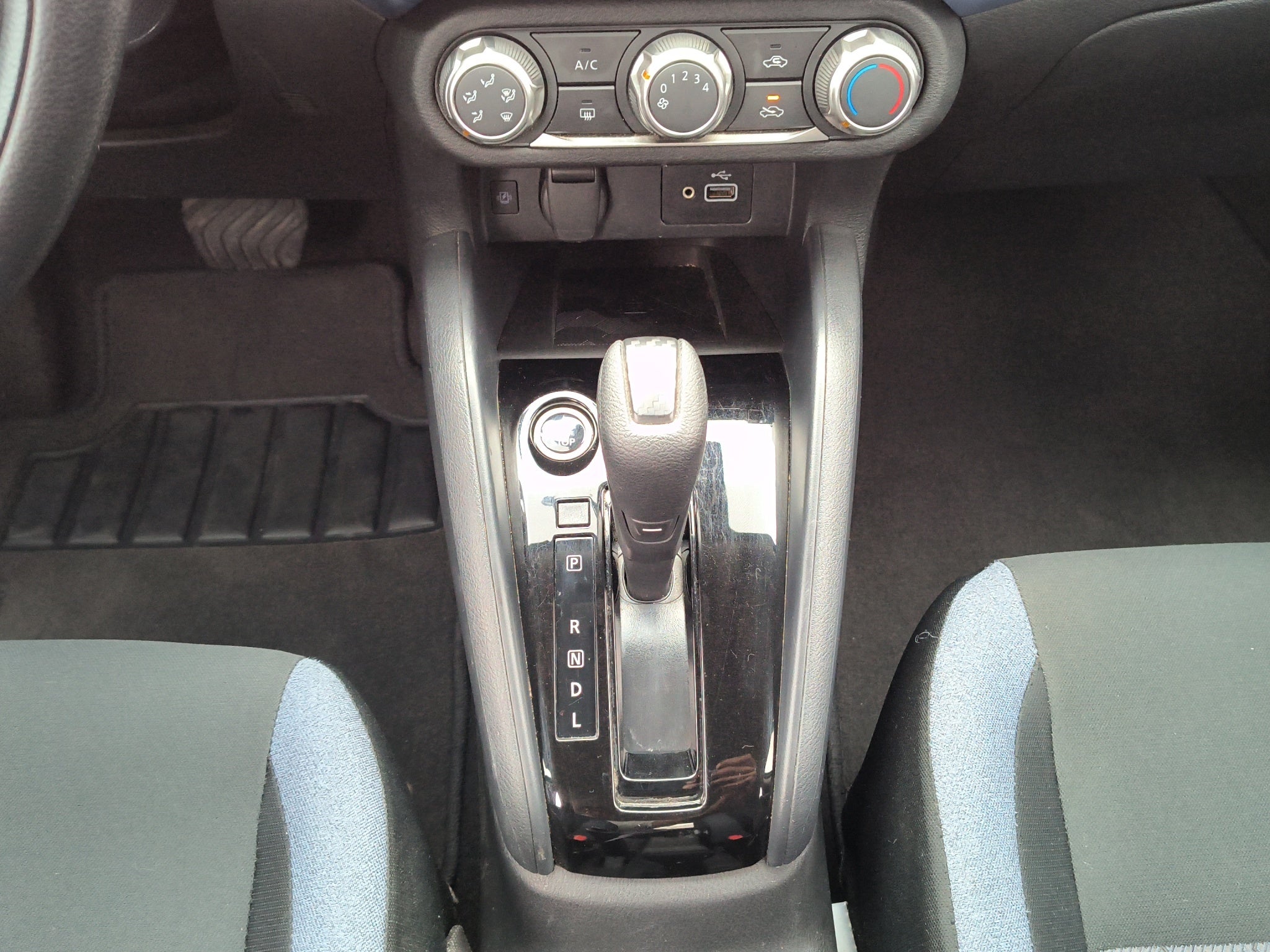 2024 Nissan VERSA 4P ADVANCE L41.6 AUT