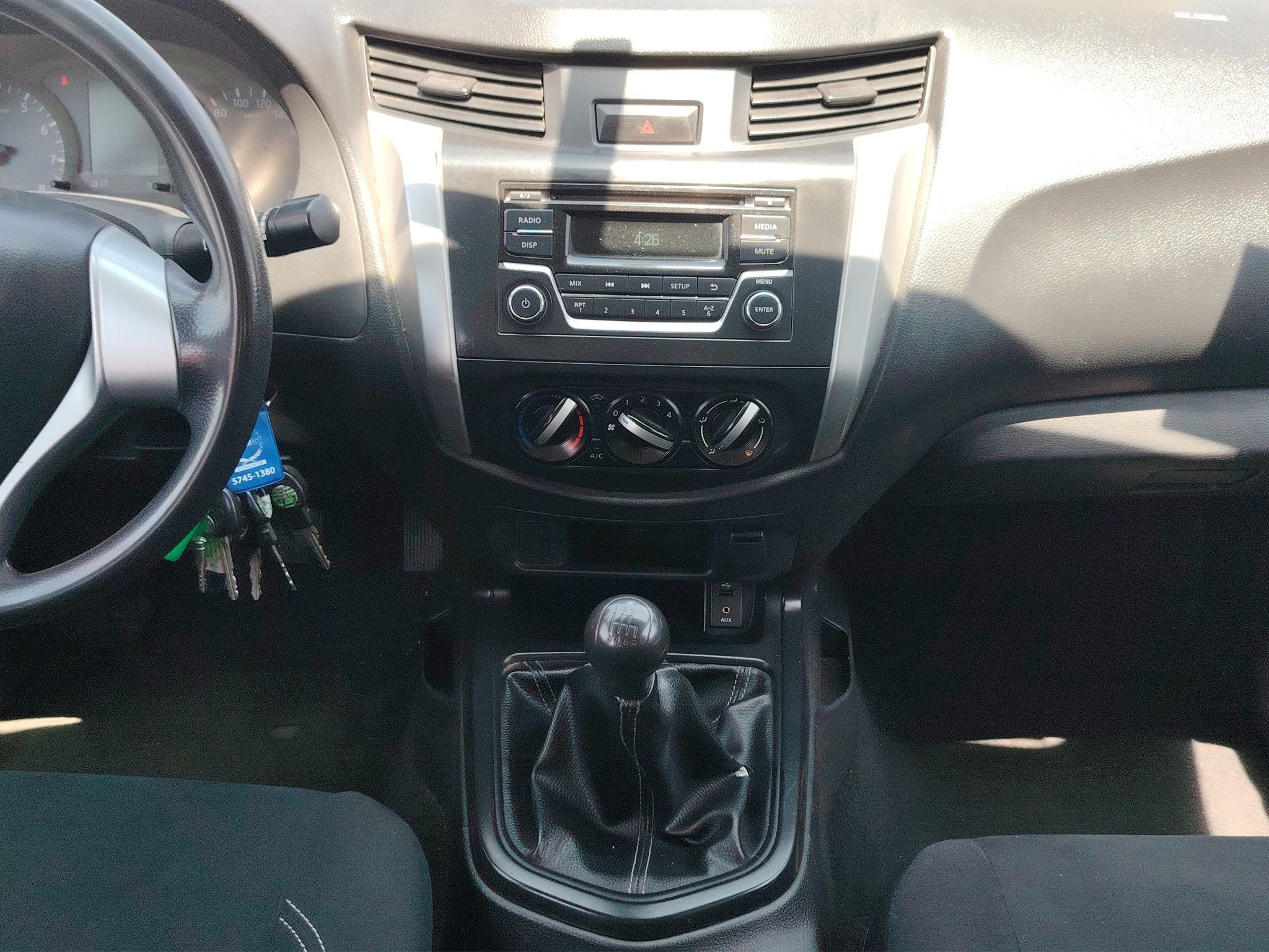 2020 Nissan NP300 4 PTS PICK-UP DOBLE CABINA SE TM6 AAC CD VE