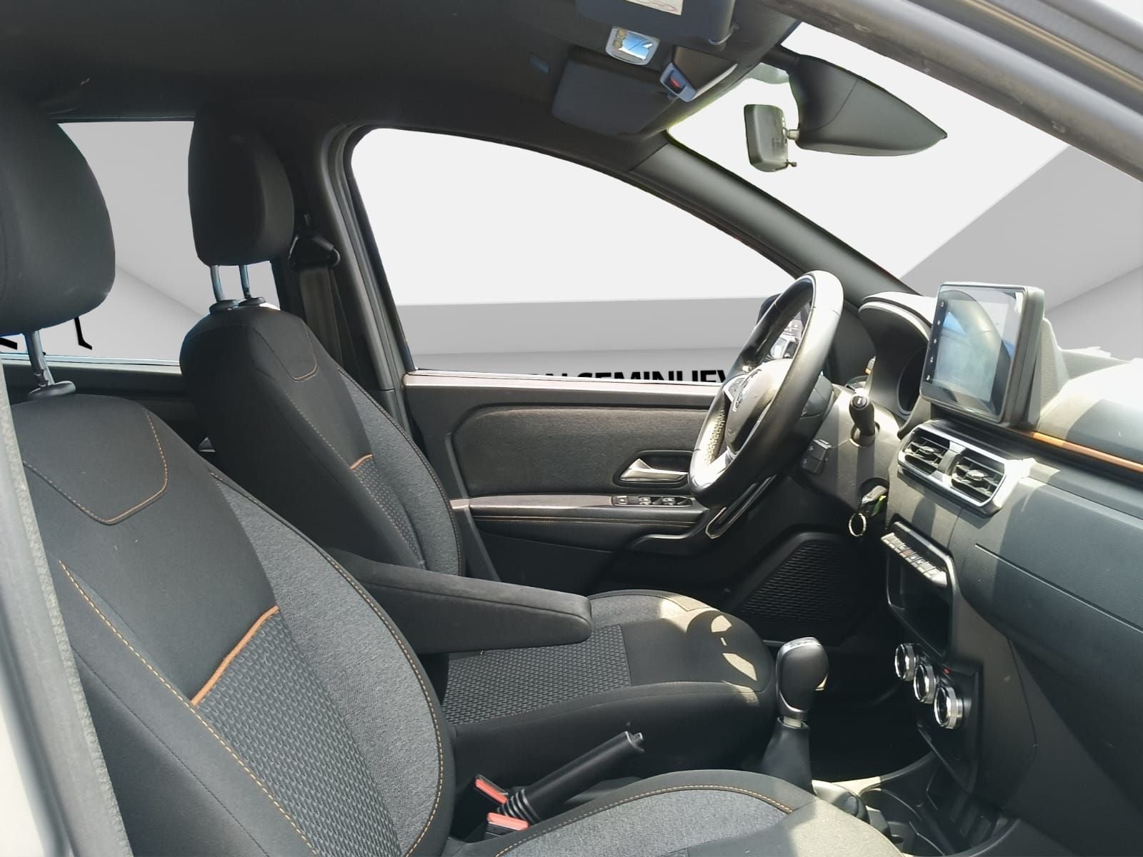 2023 RENAULT OROCH 4 PTS OUTSIDER 13T TA FNIEBLA CANTONERAS RA-16