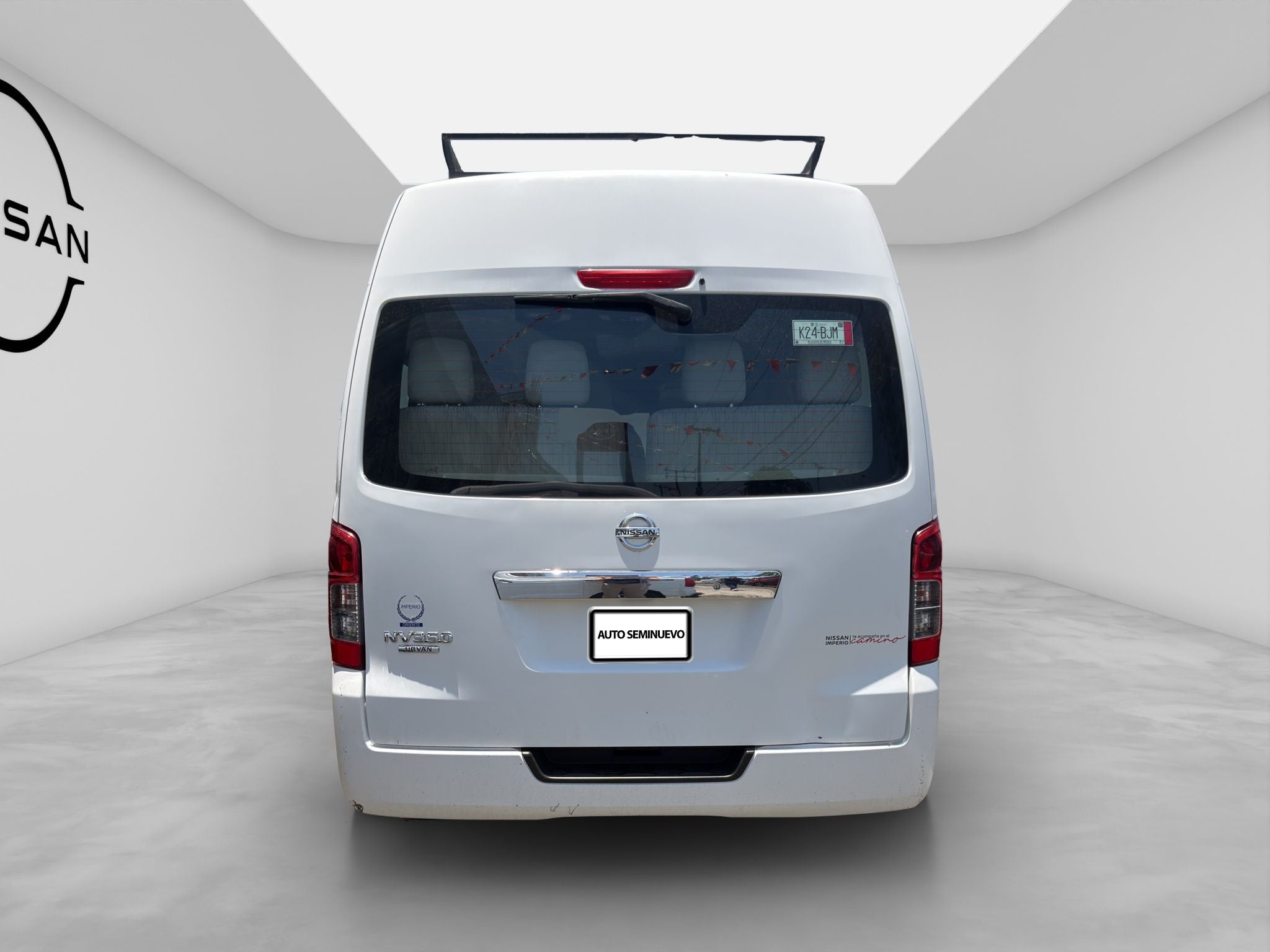 2022 Nissan URVAN 4 PTS AMPLIA TM5 AAC DESEM TRAS 15 PAS