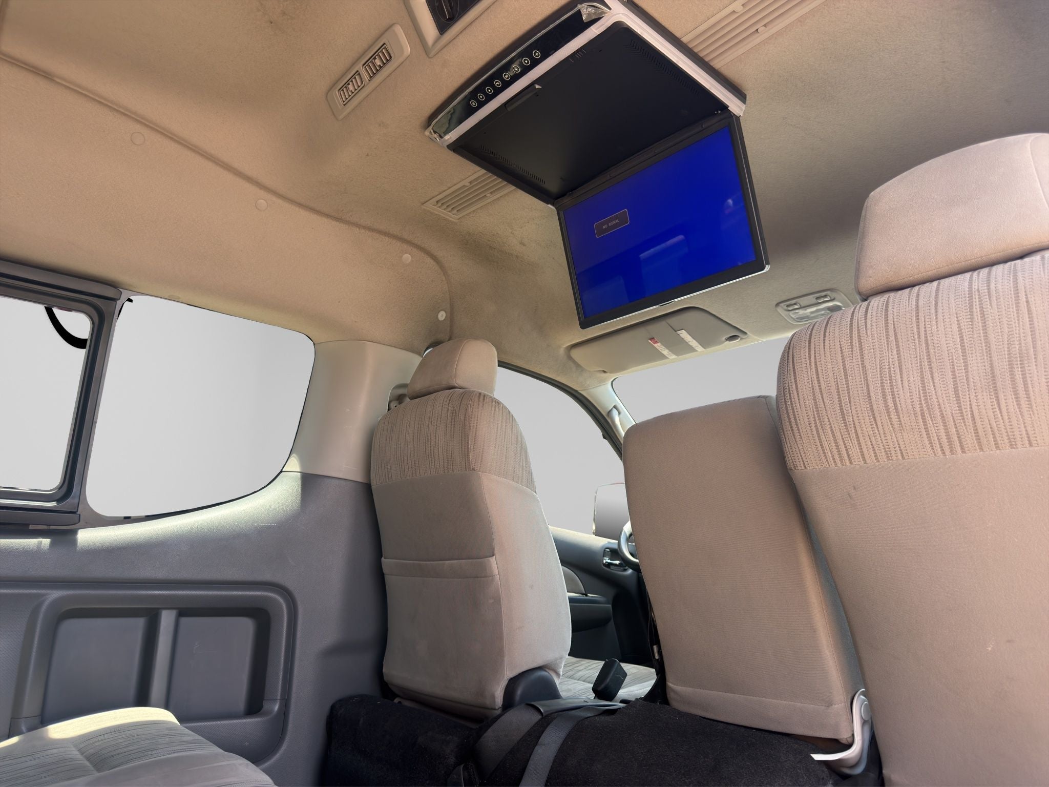2022 Nissan URVAN 4 PTS AMPLIA TM5 AAC DESEM TRAS 15 PAS