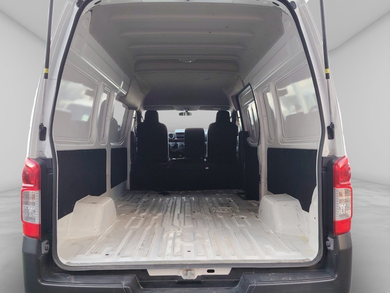 2023 Nissan URVAN 4 PTS AMPLIA TM5 AAC