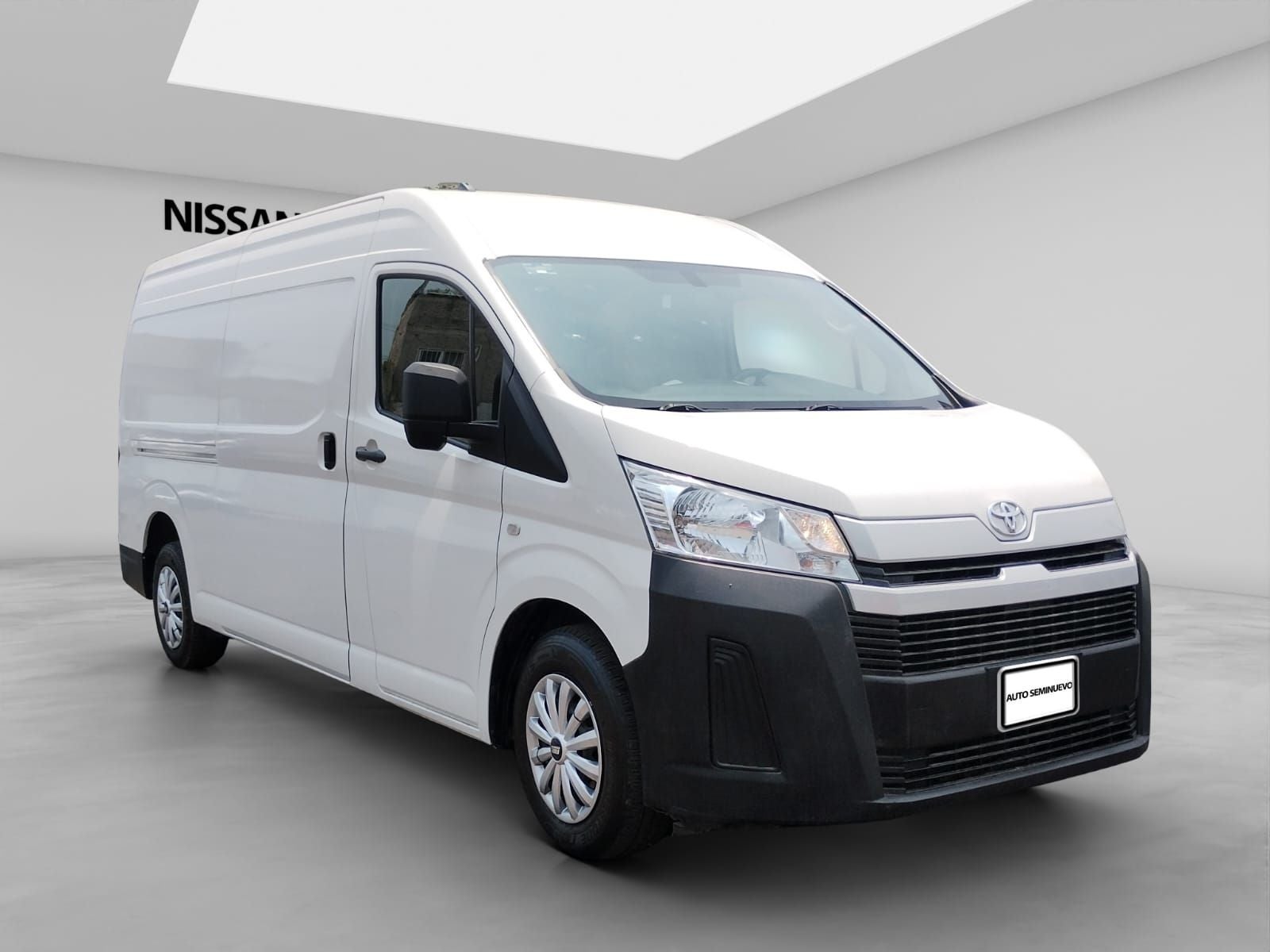 2023 Toyota HIACE 4 PTS DX SUPERLARGA TM5 CVENTANAS