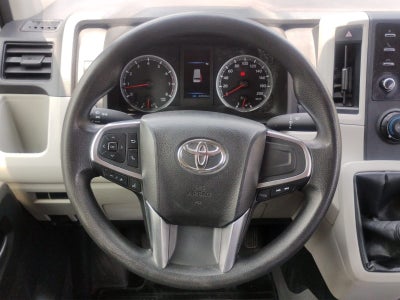 2023 Toyota HIACE 4 PTS DX SUPERLARGA TM5 CVENTANAS