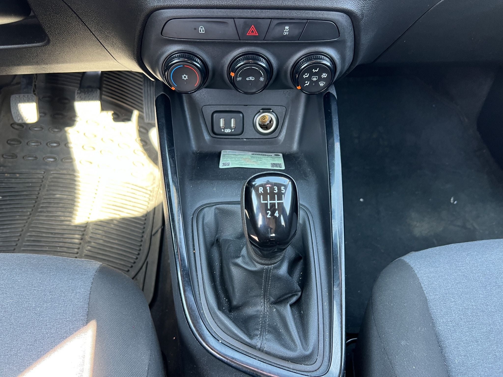 2023 Chevrolet ONIX A 4 PTS LS 13L TM5 AAC BA R-15