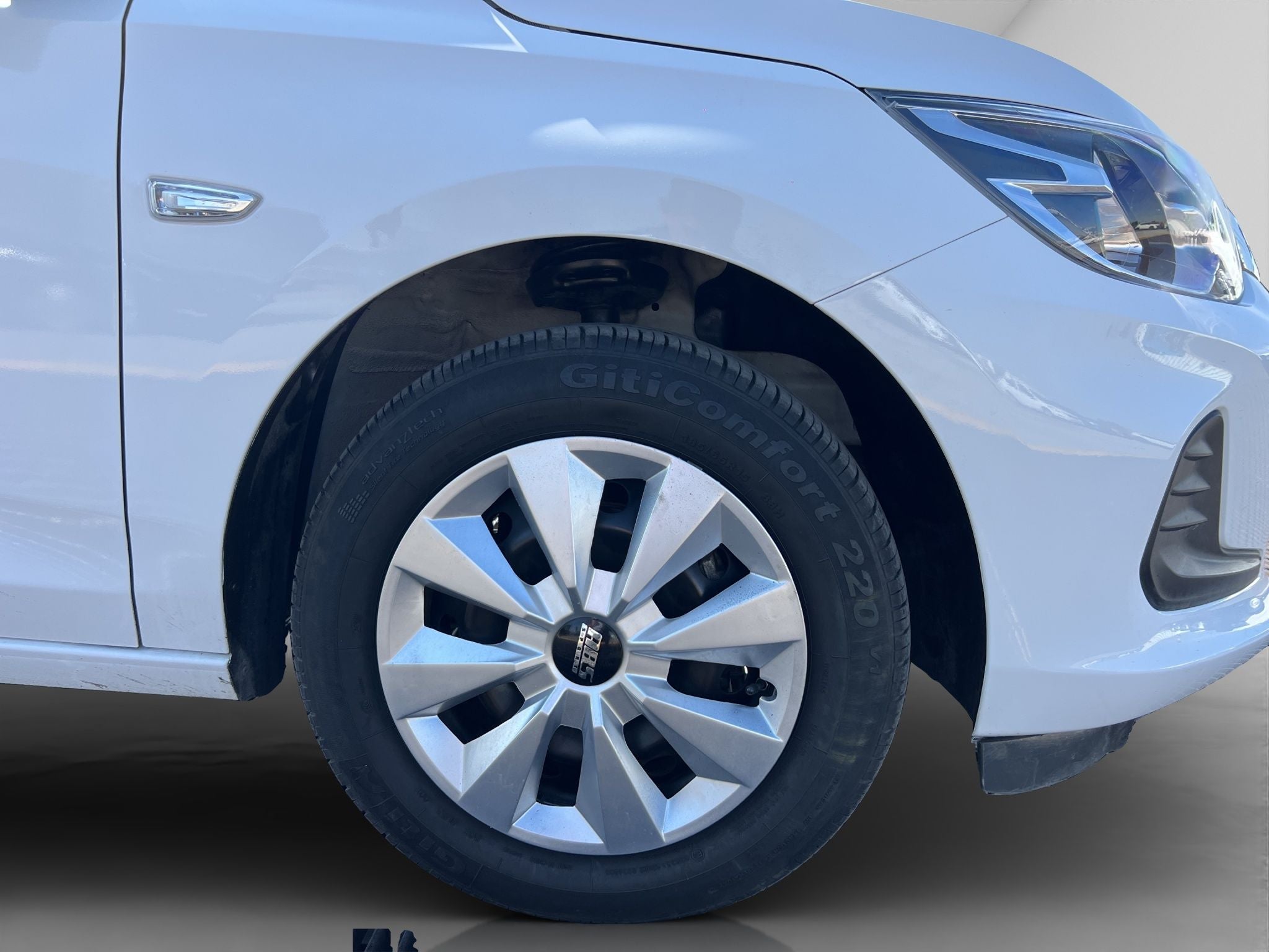 2023 Chevrolet ONIX A 4 PTS LS 13L TM5 AAC BA R-15