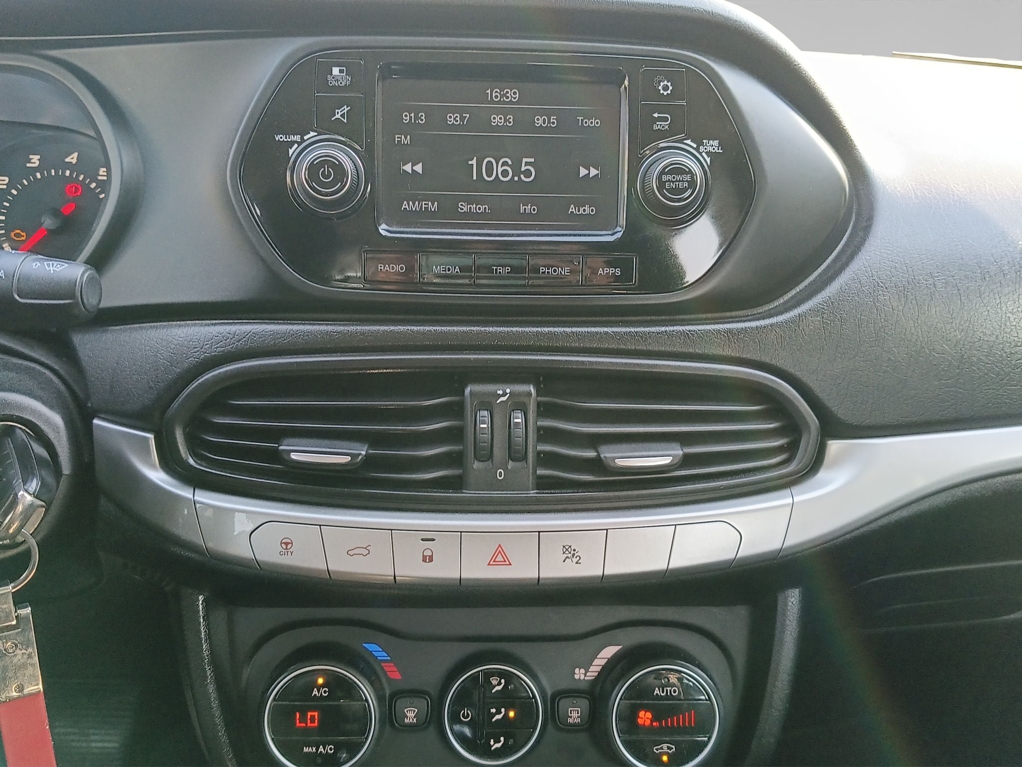 2018 Dodge NEON 4 PTS SXT 16L TA AAC AUT PANTALLA TOUCH FNIEBLA RA-16