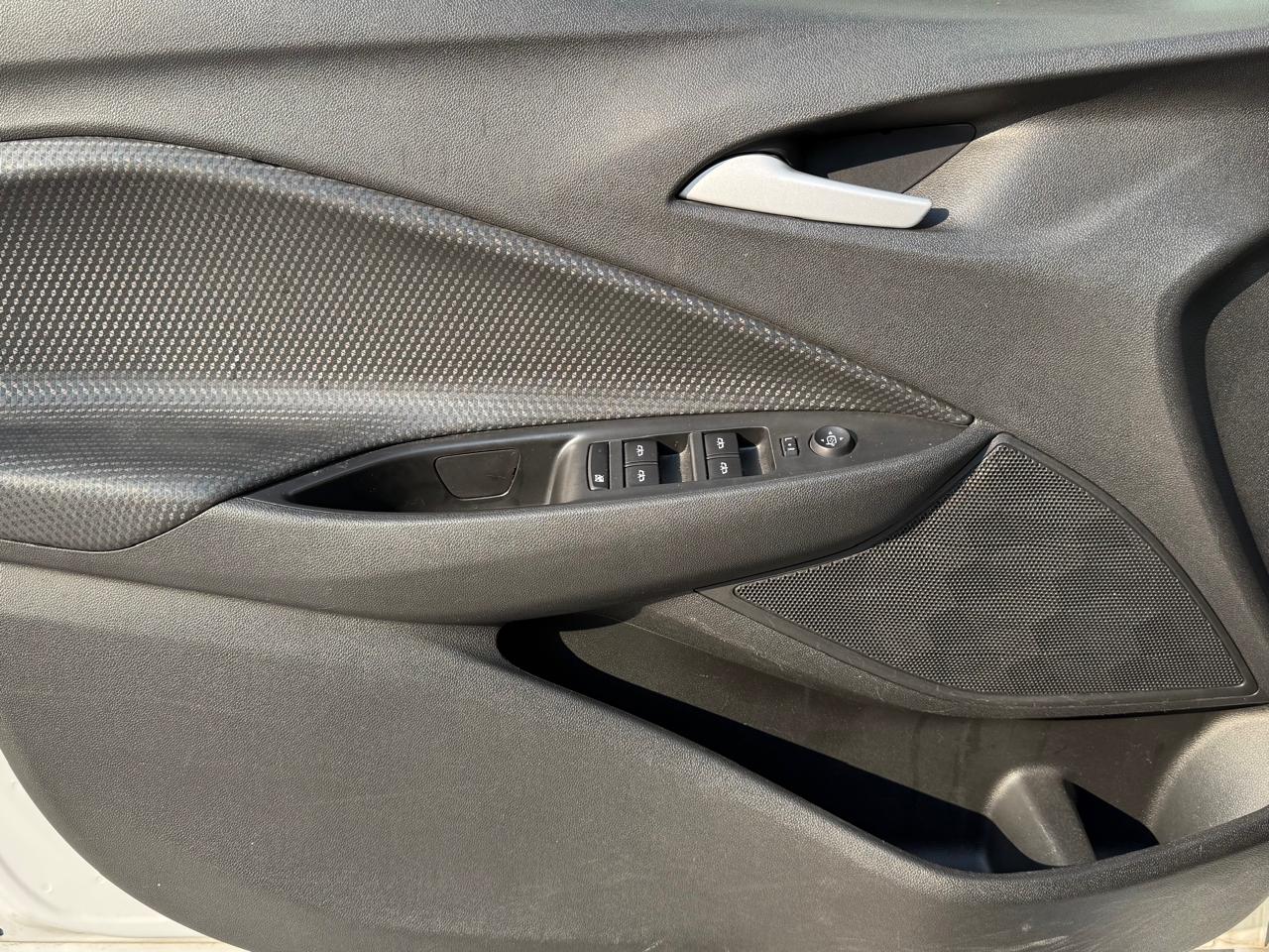 2023 Chevrolet ONIX B 4 PTS LS 10T TA AAC BA R-15