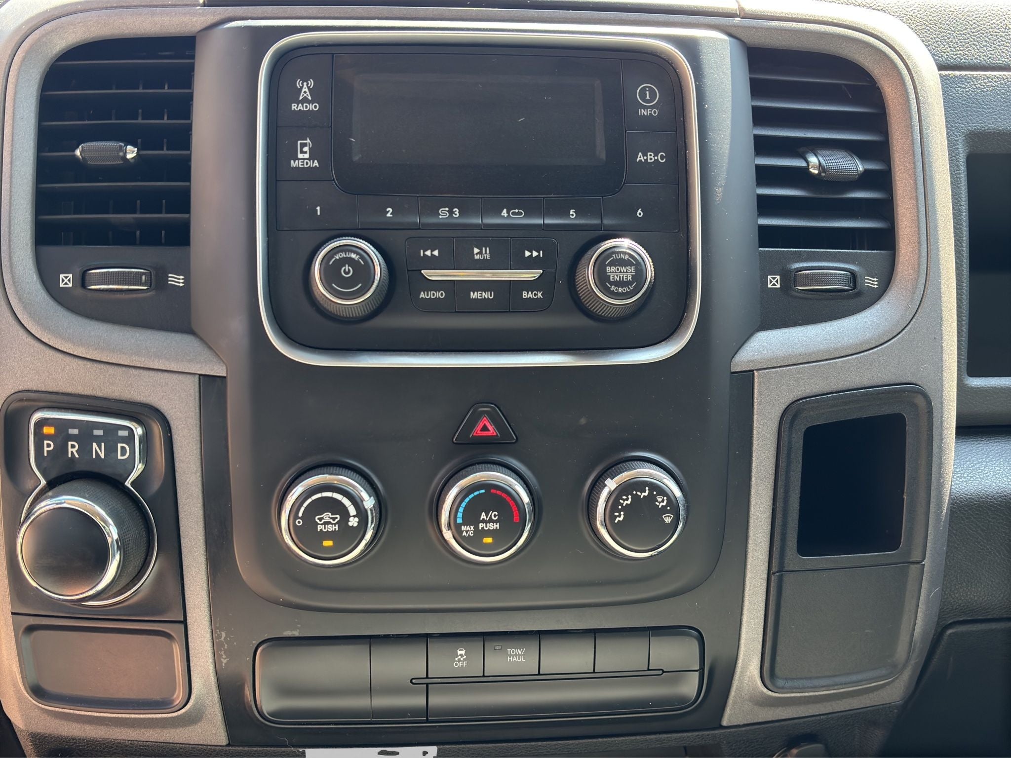 2020 RAM 1500 4 PTS CREW CAB SLT V6 36L TA 4X4