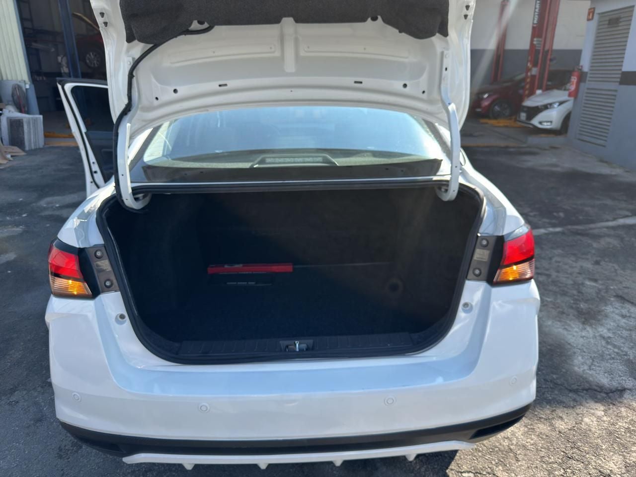 2024 Nissan VERSA 4P SENSE L41.6 AUT