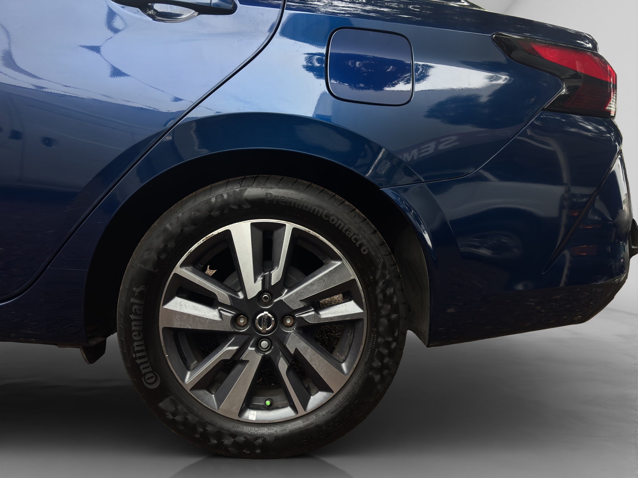 2021 Nissan VERSA 4 PTS ADVANCE AAC VE F NIEBLA RA-16CVT