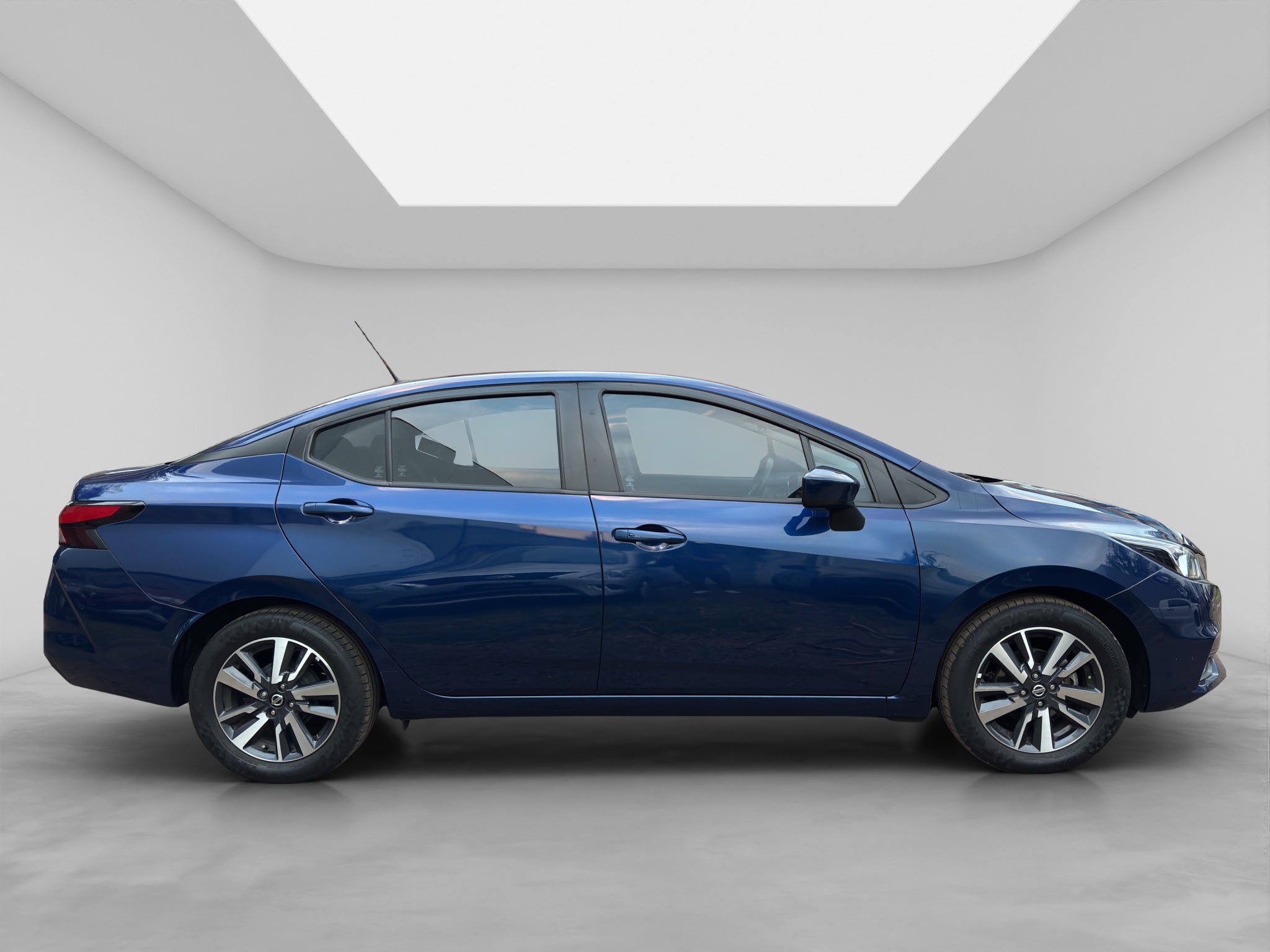 2022 Nissan VERSA 4 PTS ADVANCE TA AAC VE F NIEBLA RA-16