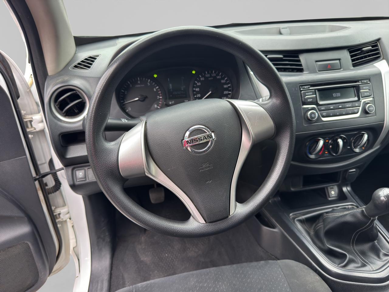 2020 Nissan NP300 4 PTS PICK-UP DOBLE CABINA SE TM6 AAC VE