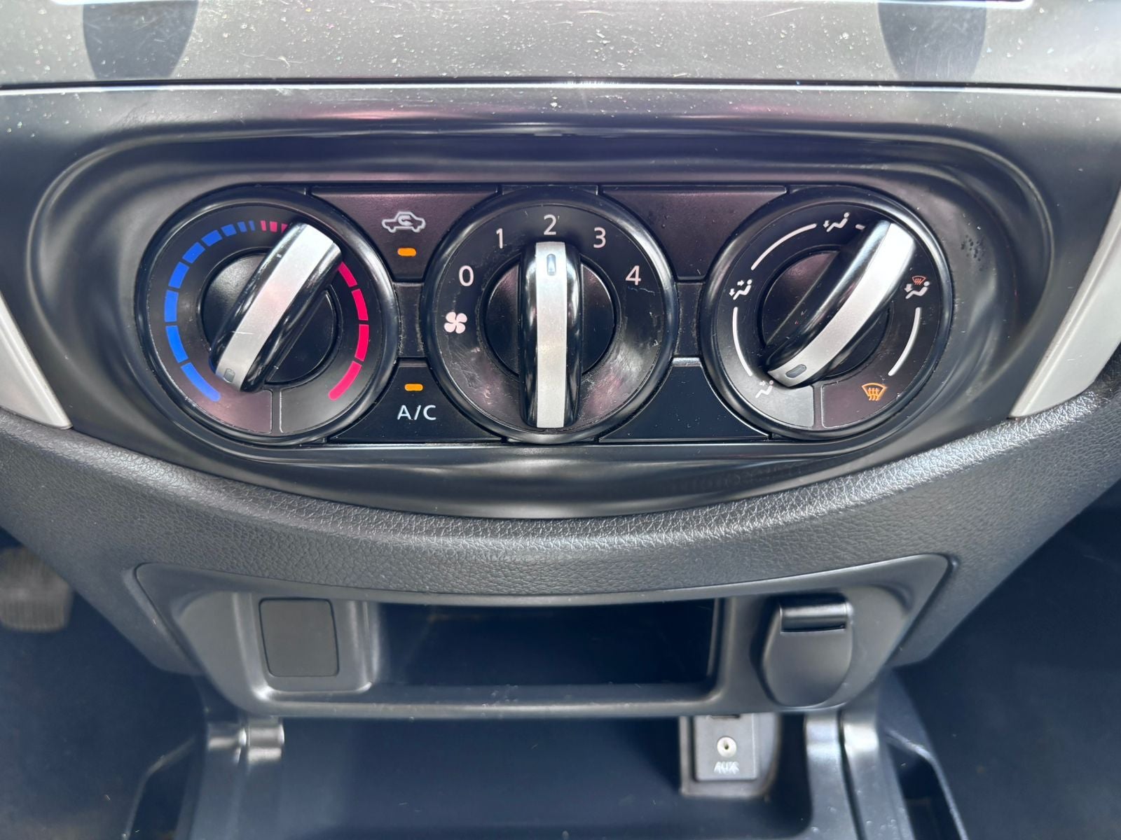 2020 Nissan NP300 FRONTIER 4 PTS DOBLE CABINA 25 TD TM6 F HALOGENO R-16 4X4