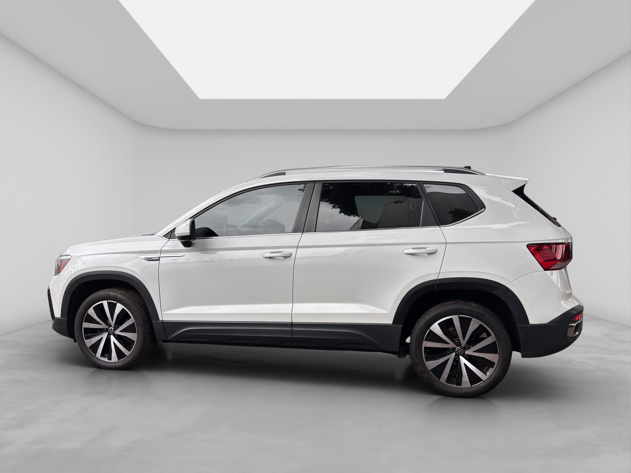 2023 Volkswagen TAOS 5 PTS COMFORTLINE 14L TA PIEL F LED RA-18