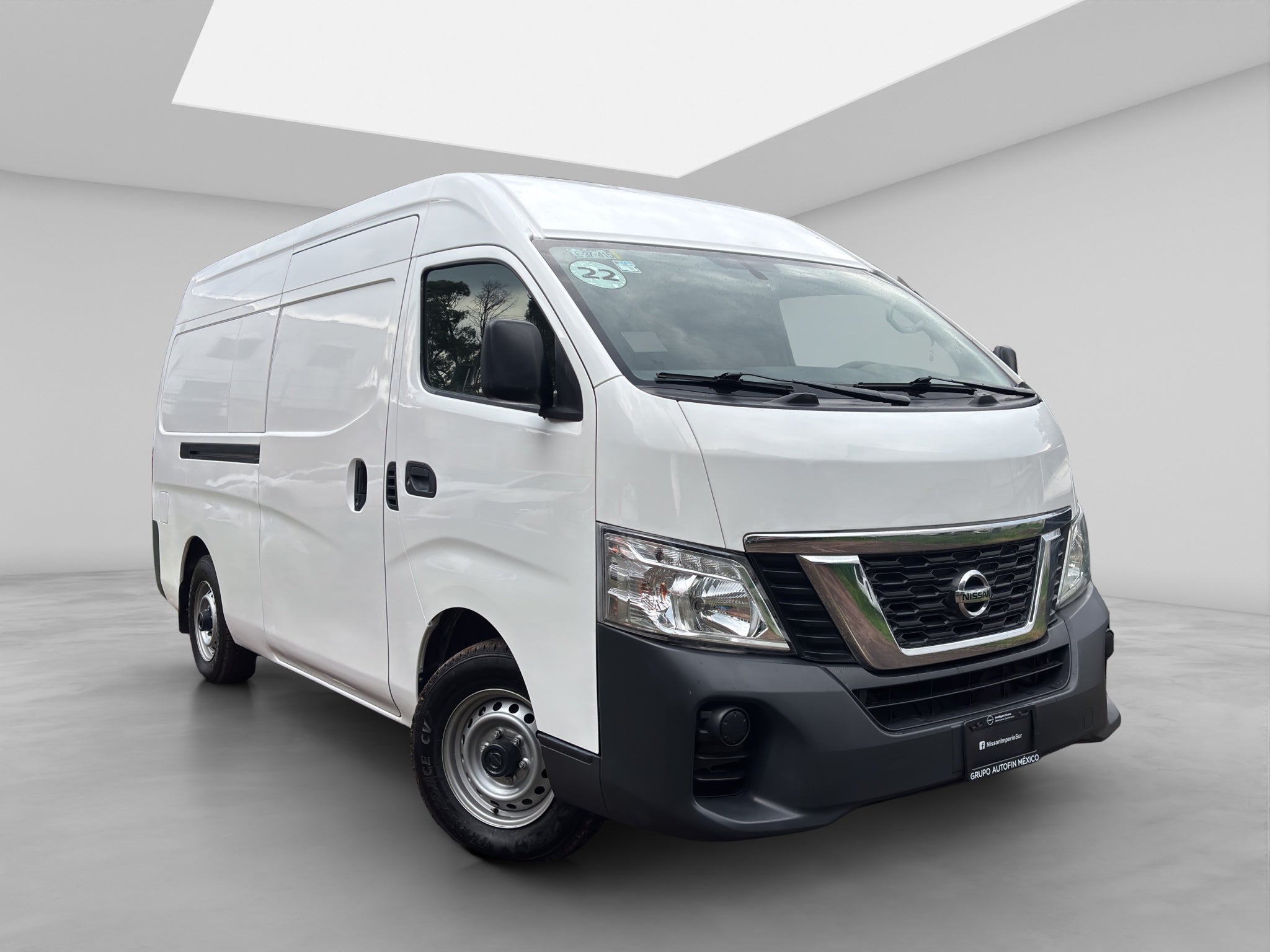 2022 Nissan URVAN 4 PTS AMPLIA TM5 AAC DESEM TRAS 15 PAS