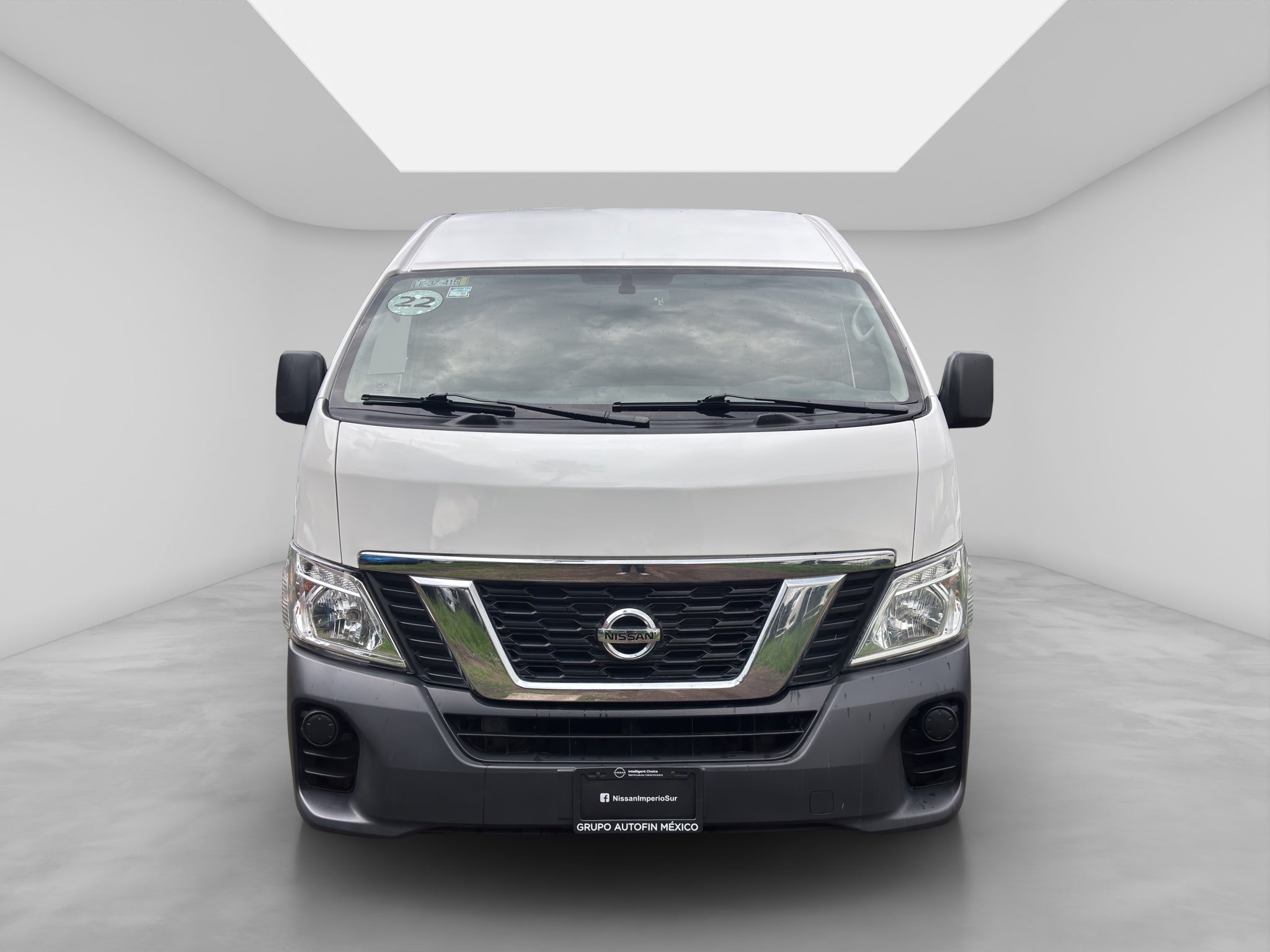 2022 Nissan URVAN 4 PTS AMPLIA TM5 AAC DESEM TRAS 15 PAS