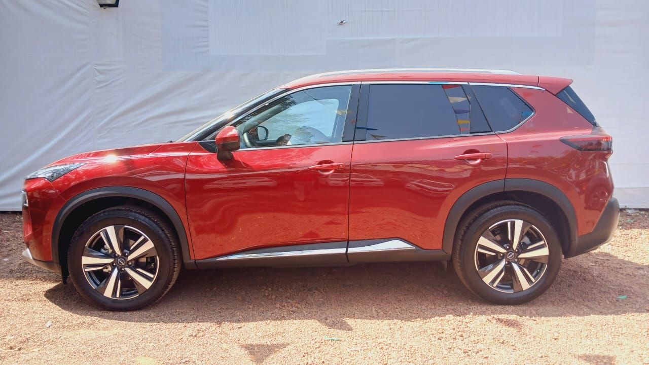 2023 Nissan X-TRAIL PLATINUM 2 FILAS
