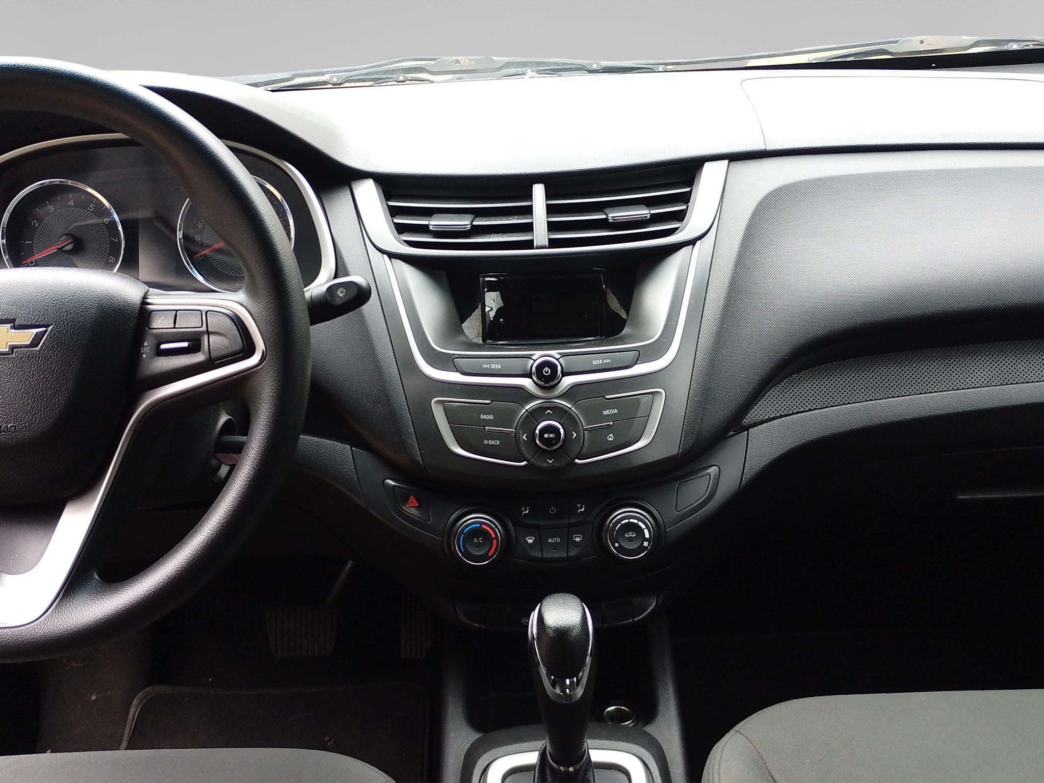 2018 Chevrolet AVEO 4 PTS LTZ TM5 AAC AUT QC F NIEBLA RA-15