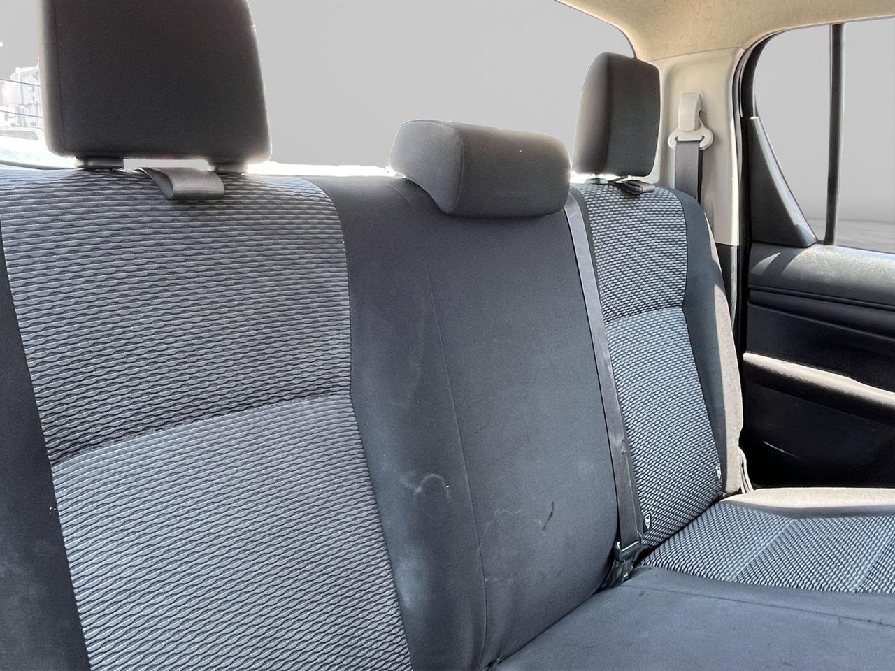 2019 Toyota HILUX 4 PTS DOBLE CAB BASE TM5 AAC VE DEL