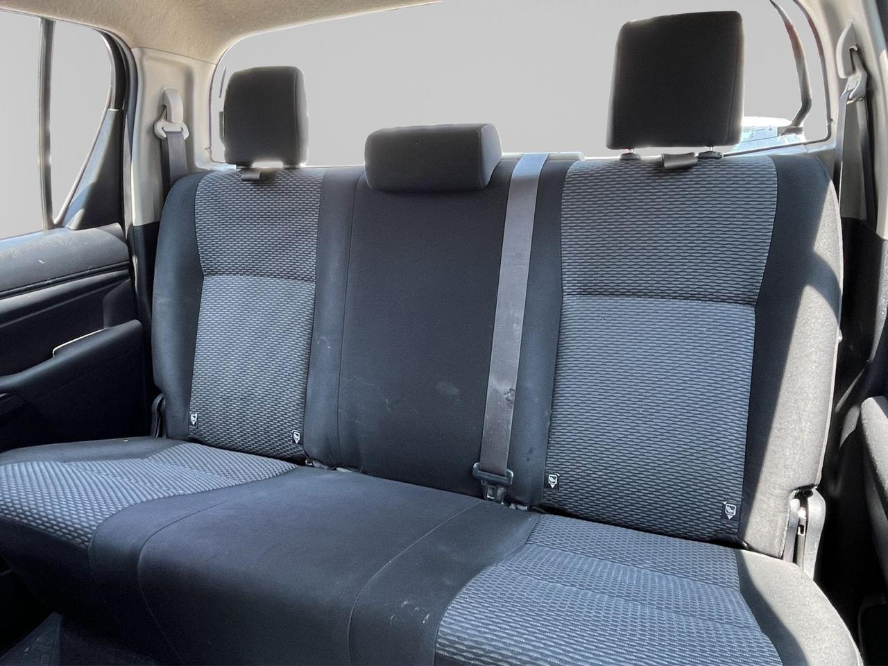 2019 Toyota HILUX 4 PTS DOBLE CAB BASE TM5 AAC VE DEL