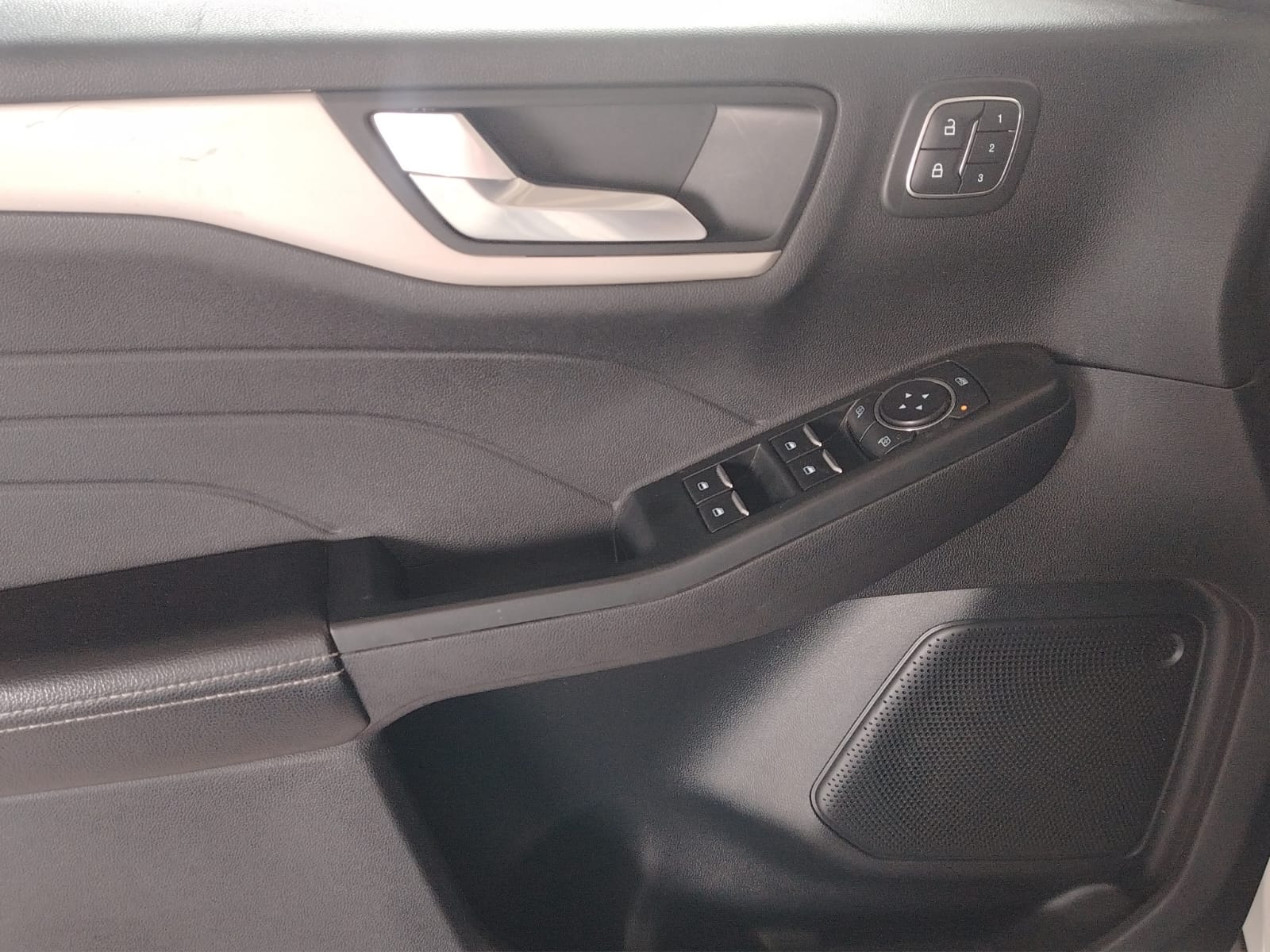 2021 Ford ESCAPE H5B 5 PTS SEL LIMITED HIBRIDO 25L TA F NIEBLA RA-17