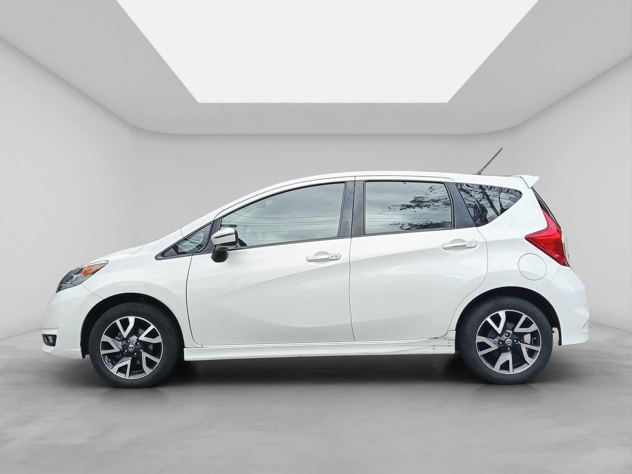 2019 Nissan NOTE 5 PTS SR CVT AAC F NIEBLA GPS FALDON RA-16