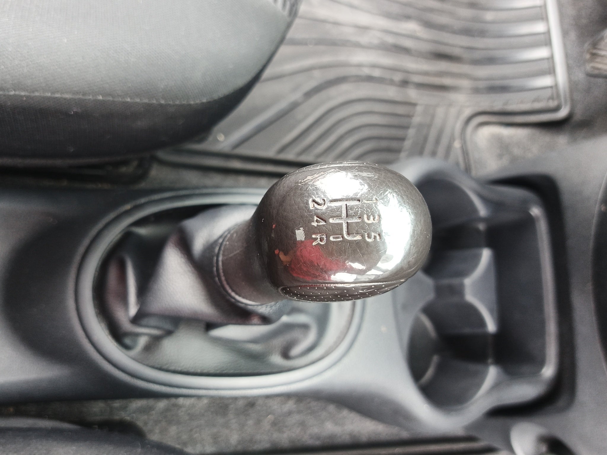 2021 Nissan MARCH 5 PTS HB SENSE TA AAC R-14