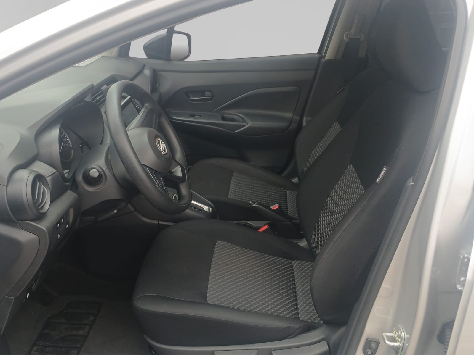 2024 Nissan VERSA 4P SENSE L41.6 AUT