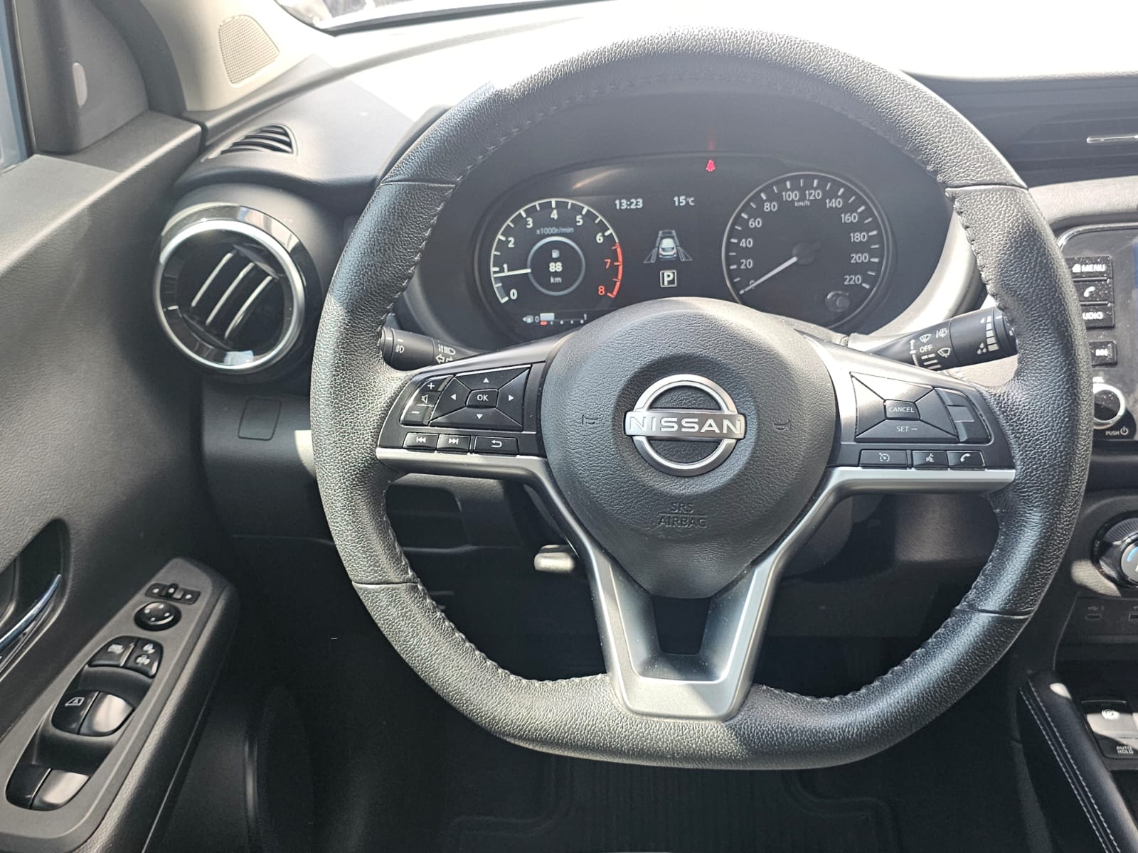 2022 Nissan KICKS 5 PTS PLATINUM 16L TA AAC AUT PIEL GPS RA-18