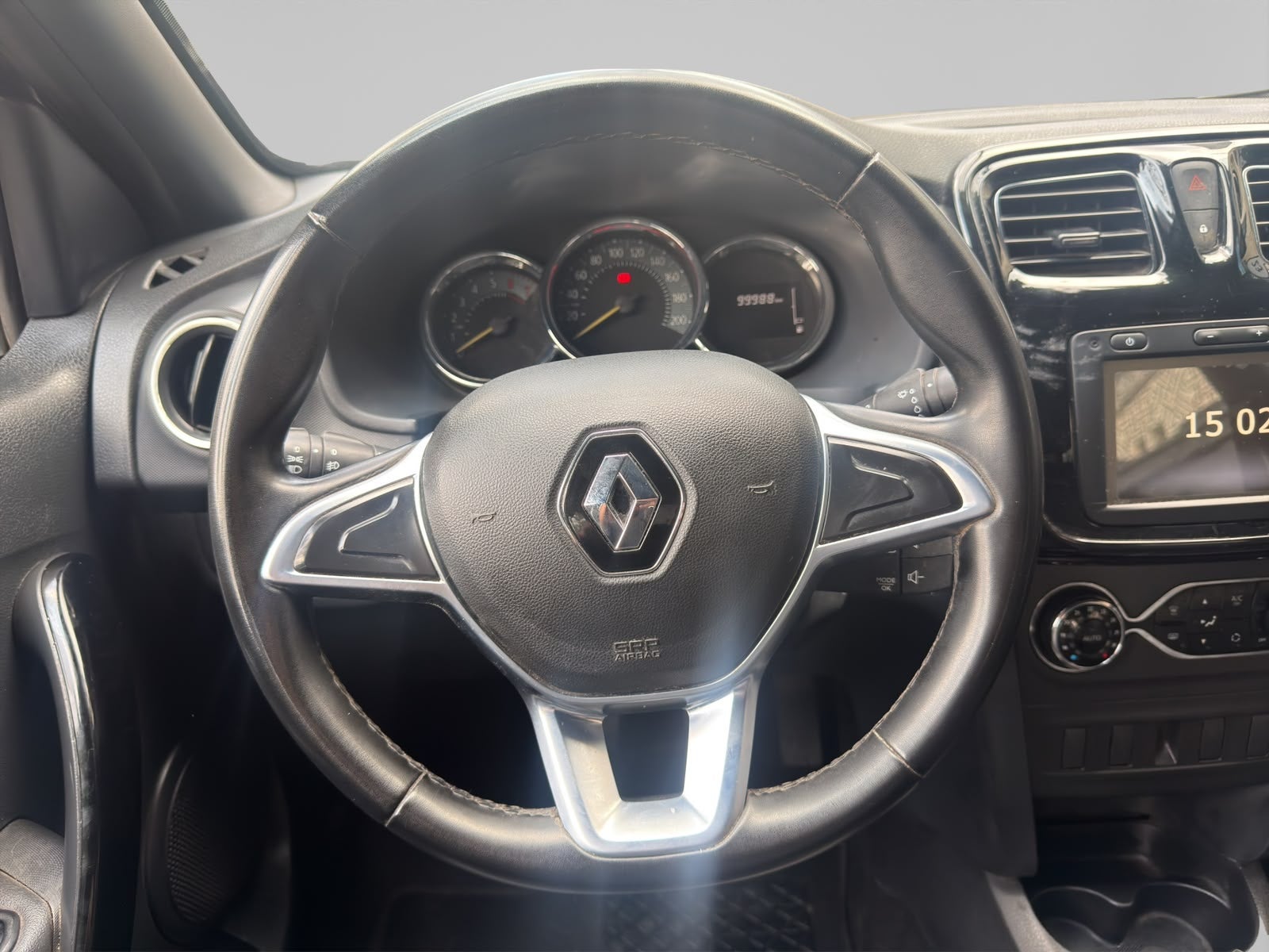2023 RENAULT LOGAN 4 PTS INTENS 16L TA RA-16