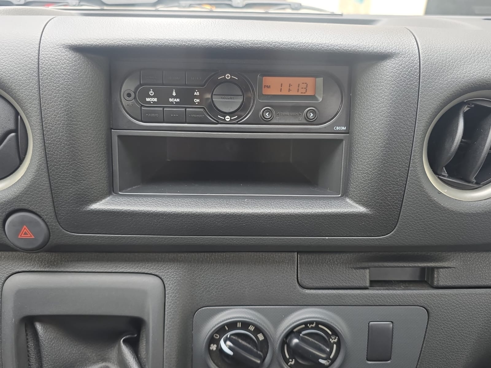 2024 Nissan URVAN 4P AMPLIA L42.5 MAN