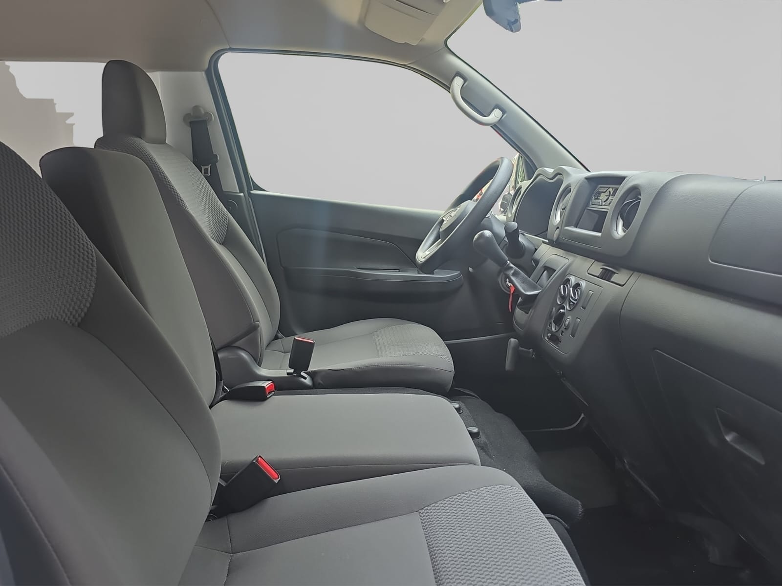 2024 Nissan URVAN 4P AMPLIA L42.5 MAN