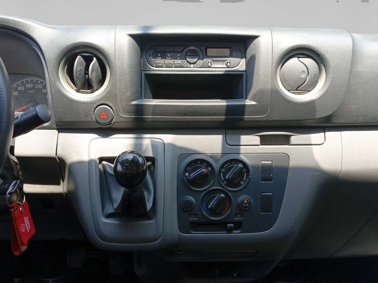 2022 Nissan URVAN 4 PTS AMPLIA VENTANAS TM5