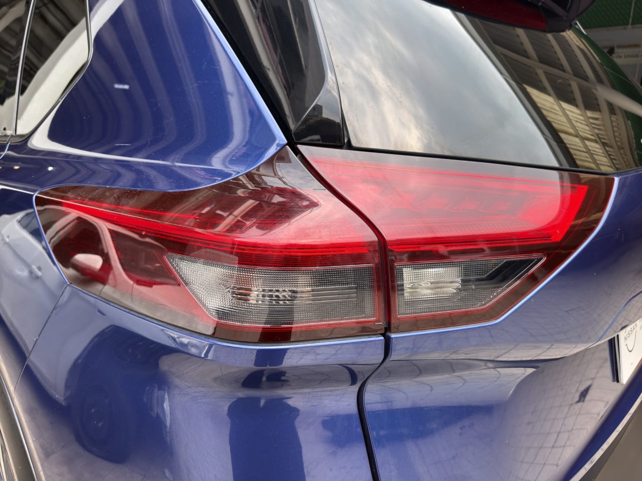 2023 Nissan X-TRAIL PLATINUM 2 FILAS