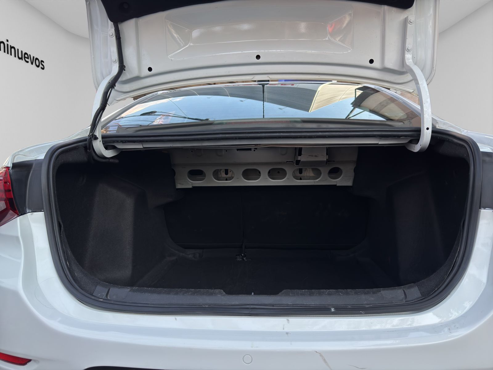 2023 Chevrolet ONIX 4 PTS PREMIER RED LINE 10T TA AAC AUT BA VE F LED QC RA-16